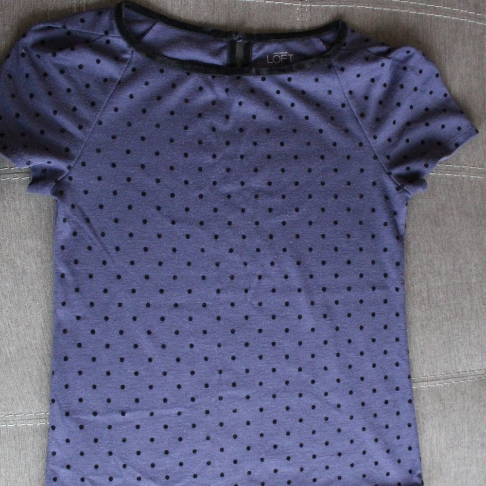 LOFT XS Navy Blue and Black Cap Sleeve Polka Dot Shirt